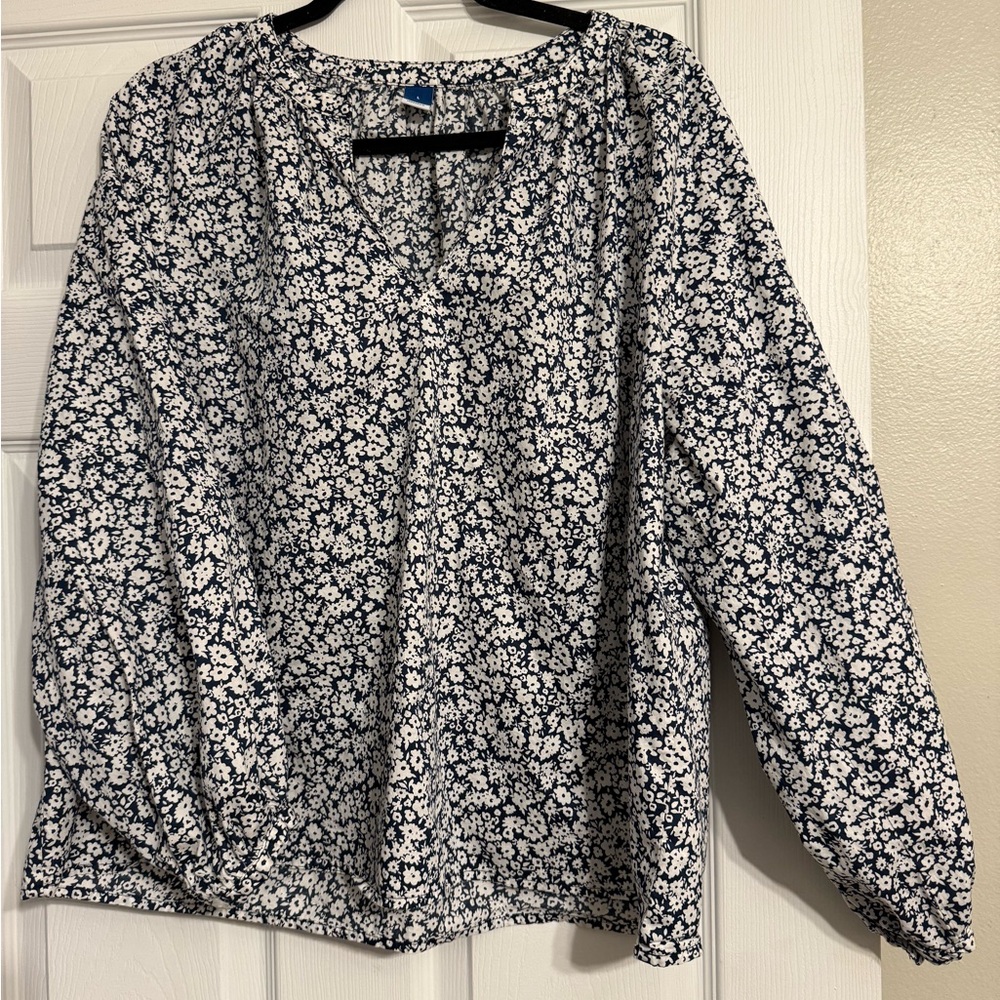 Old Navy navy and White Floral Blouse